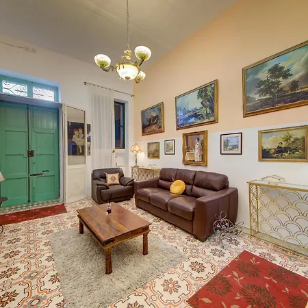 Apartment A 2br Authentic Townhouse With Rooftop By 360 Estates *