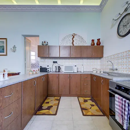 A 2br Authentic Townhouse With Rooftop By 360 Estates Apartment