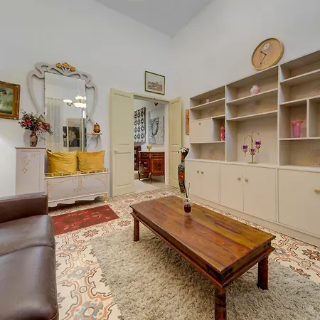 A 2br Authentic Townhouse With Rooftop By 360 Estates Apartment