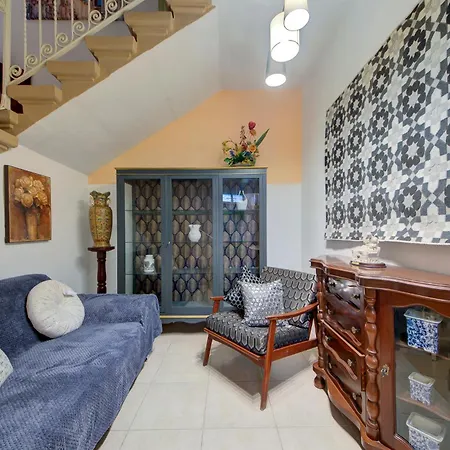 Apartment A 2br Authentic Townhouse With Rooftop By 360 Estates
