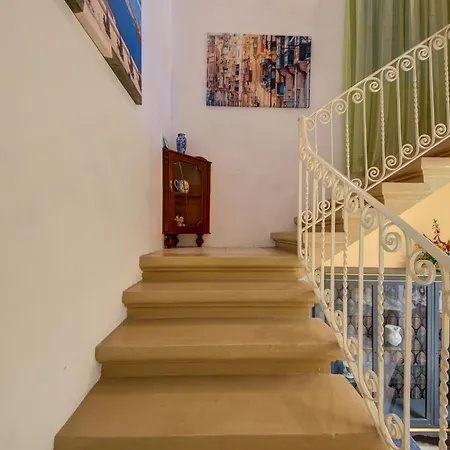 Apartment A 2br Authentic Townhouse With Rooftop By 360 Estates *