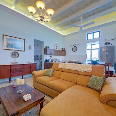 A 2br Authentic Townhouse With Rooftop By 360 Estates * San Gwann