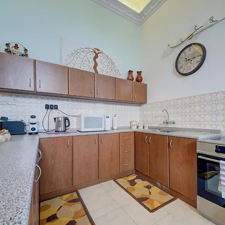 A 2br Authentic Townhouse With Rooftop By 360 Estates Appartement