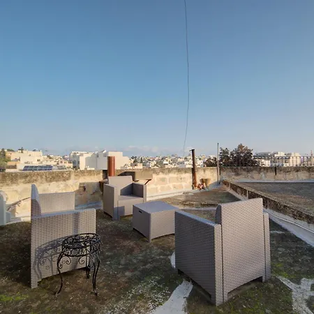 A 2br Authentic Townhouse With Rooftop By 360 Estates Apartment