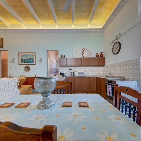 A 2br Authentic Townhouse With Rooftop By 360 Estates * San Gwann