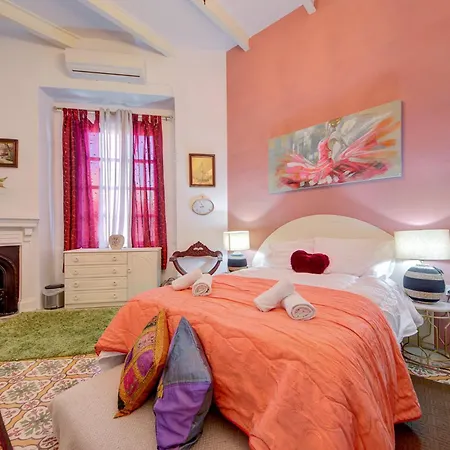 A 2br Authentic Townhouse With Rooftop By 360 Estates *