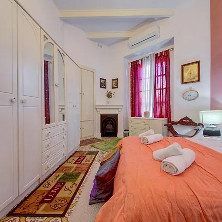 A 2br Authentic Townhouse With Rooftop By 360 Estates San Gwann