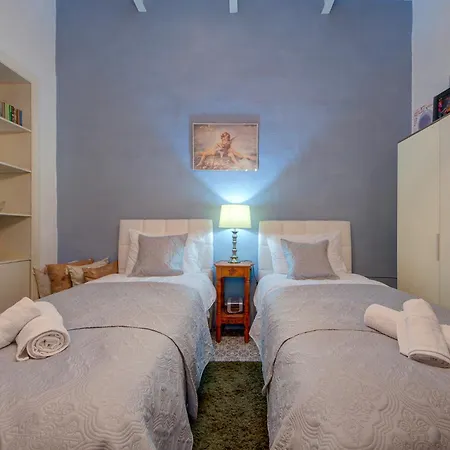 A 2br Authentic Townhouse With Rooftop By 360 Estates