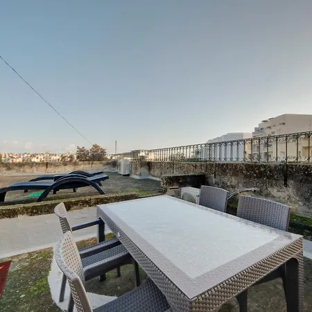 A 2br Authentic Townhouse With Rooftop By 360 Estates Appartamento San Ġwann