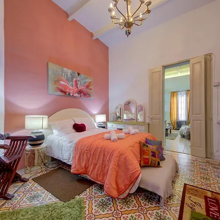 A 2br Authentic Townhouse With Rooftop By 360 Estates