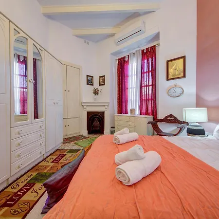 Apartment A 2br Authentic Townhouse With Rooftop By 360 Estates