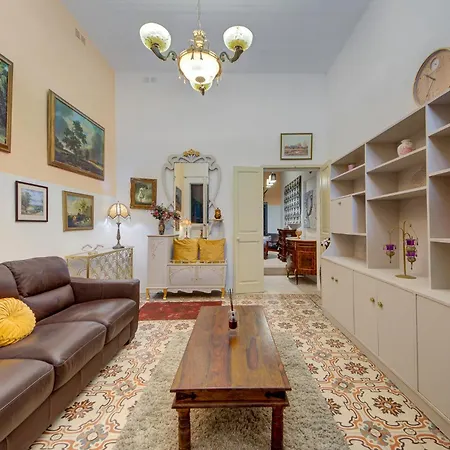 A 2br Authentic Townhouse With Rooftop By 360 Estates Apartment